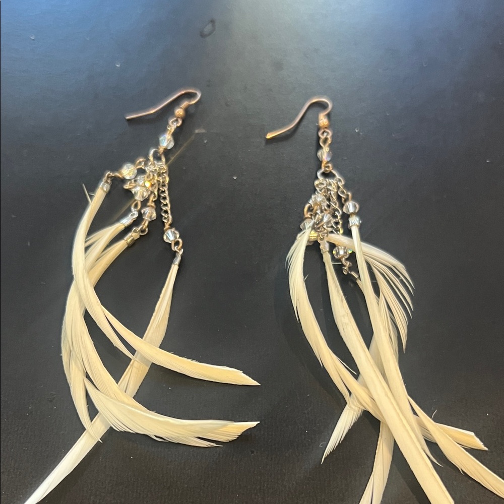 Elegant Feather Dangle Earrings
